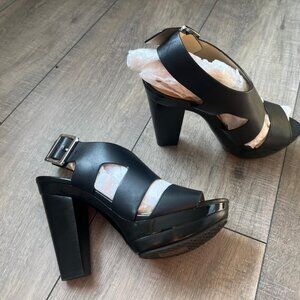 MICHAEL KORS BRAND NEW SHOES WOMEN 7.5 SIZE